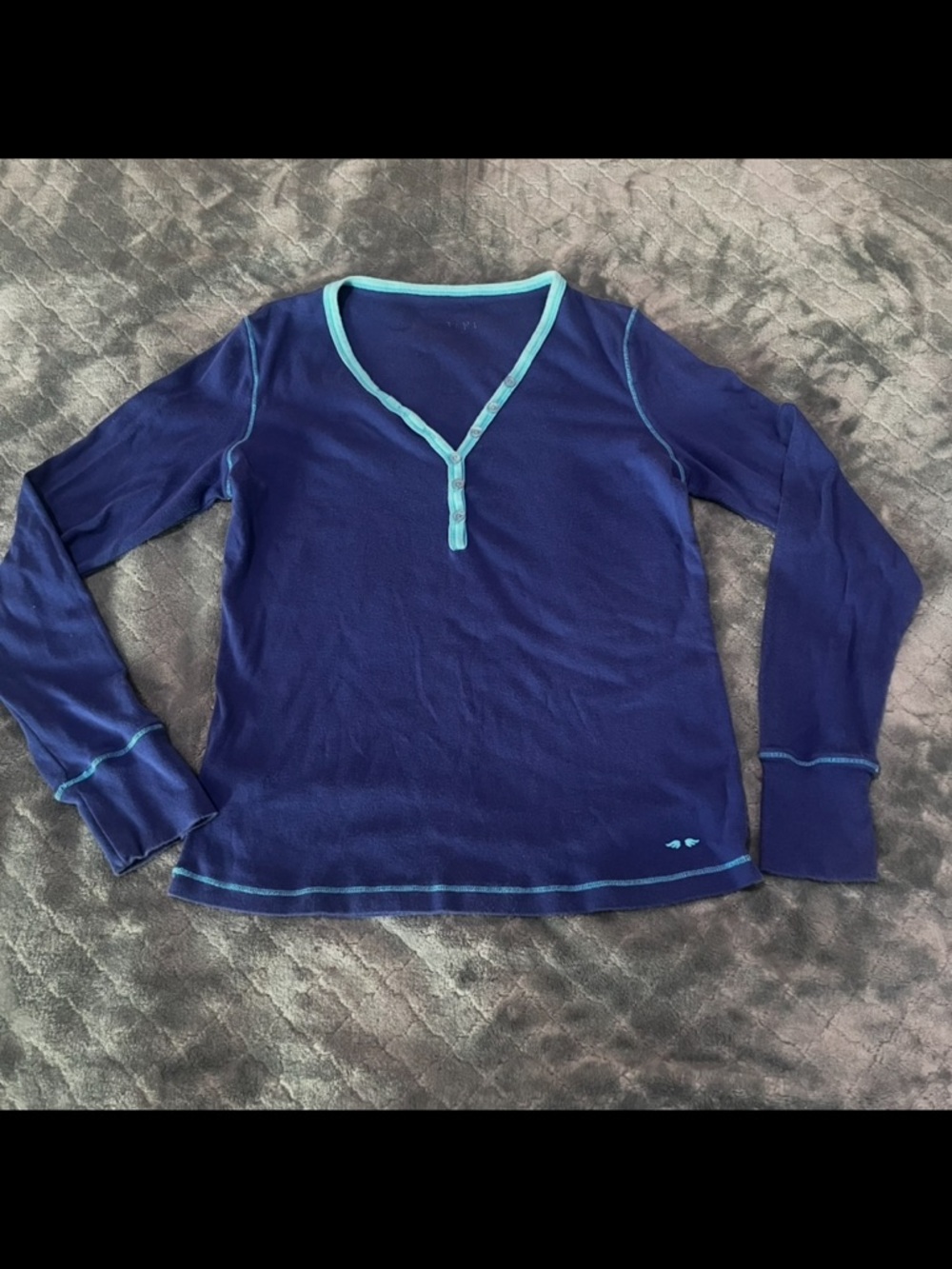 Y2K Tahari Blue Henley Top Contrast Trim Bella Swan Core small